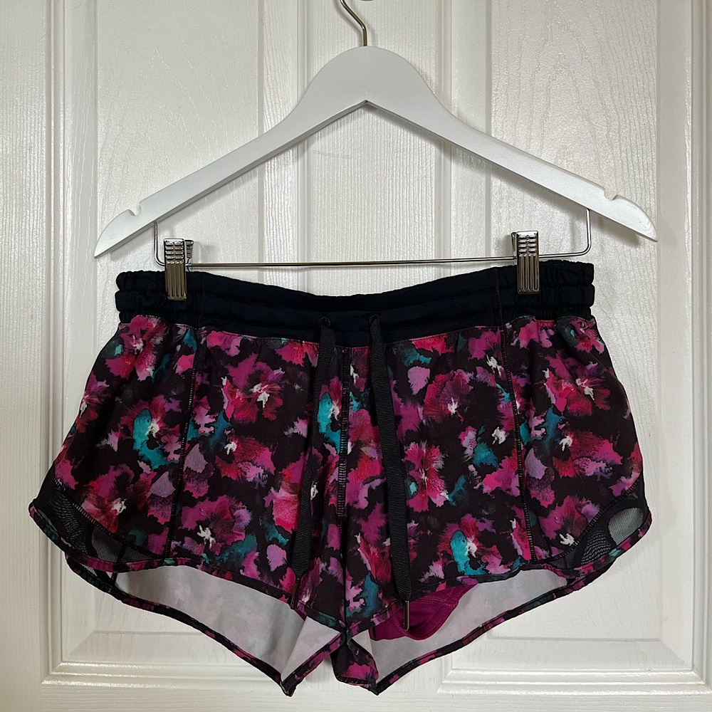 Lululemon Athletica Hotty Hot Short Mini Midnight Bloom Black Deep Fuschia/Black